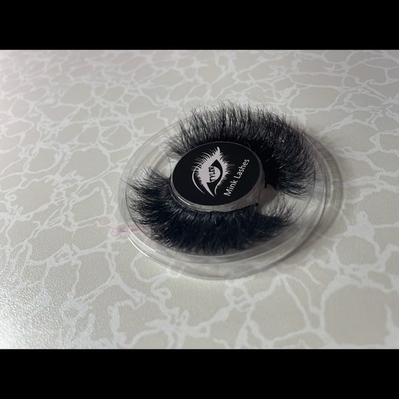 Tyler Eyez Mink Eyelashes “Extra Extra “ - Picture 10 of 14